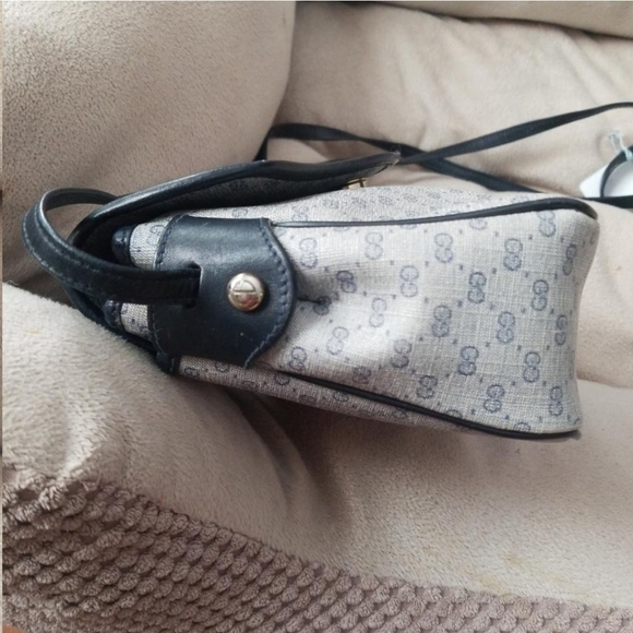 Authentic Vintage Gucci Crossbody Bag - Picture 5 of 10